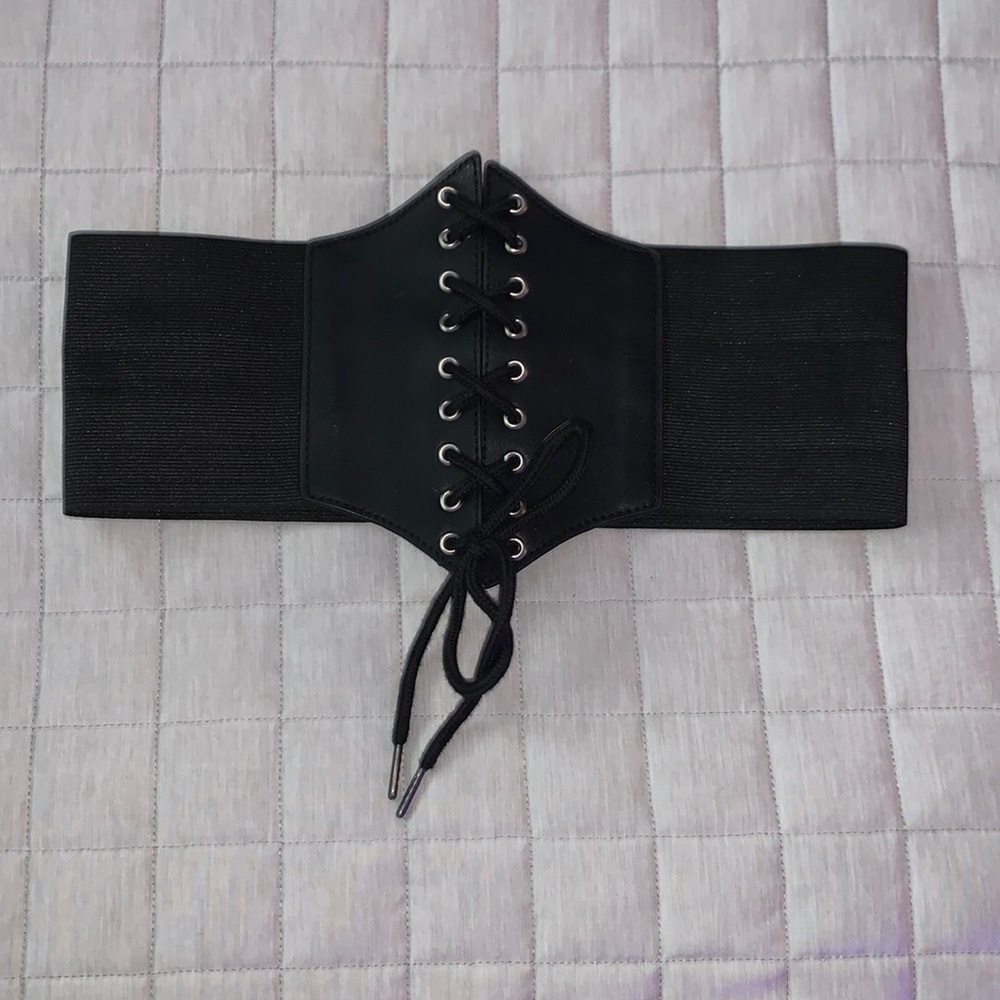 Waisted stretch belt